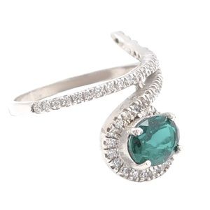 💕🎄14K slid Gold Emerald/Diamond Ring💍